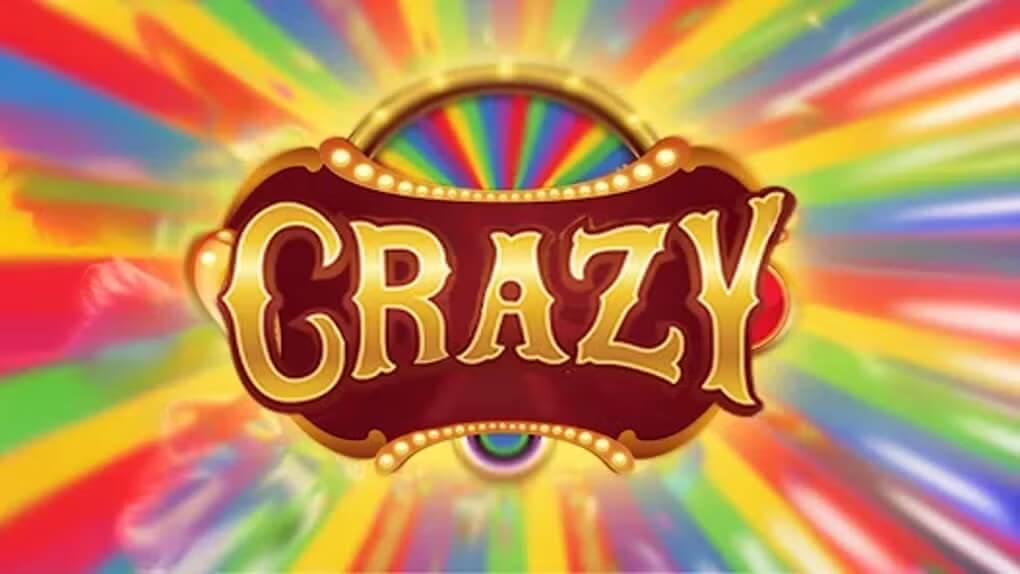 Screenshot del gioco Crazy Time durante una sessione live con presentatore, ruota principale illuminata e interfaccia di scommessa